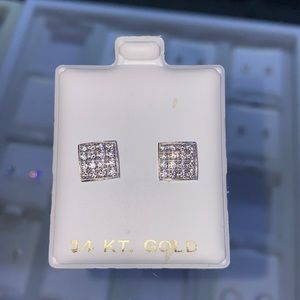 14k white  gold Earings with vvs Cz